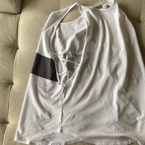 Under Armor Tank - Picture 3 of 4